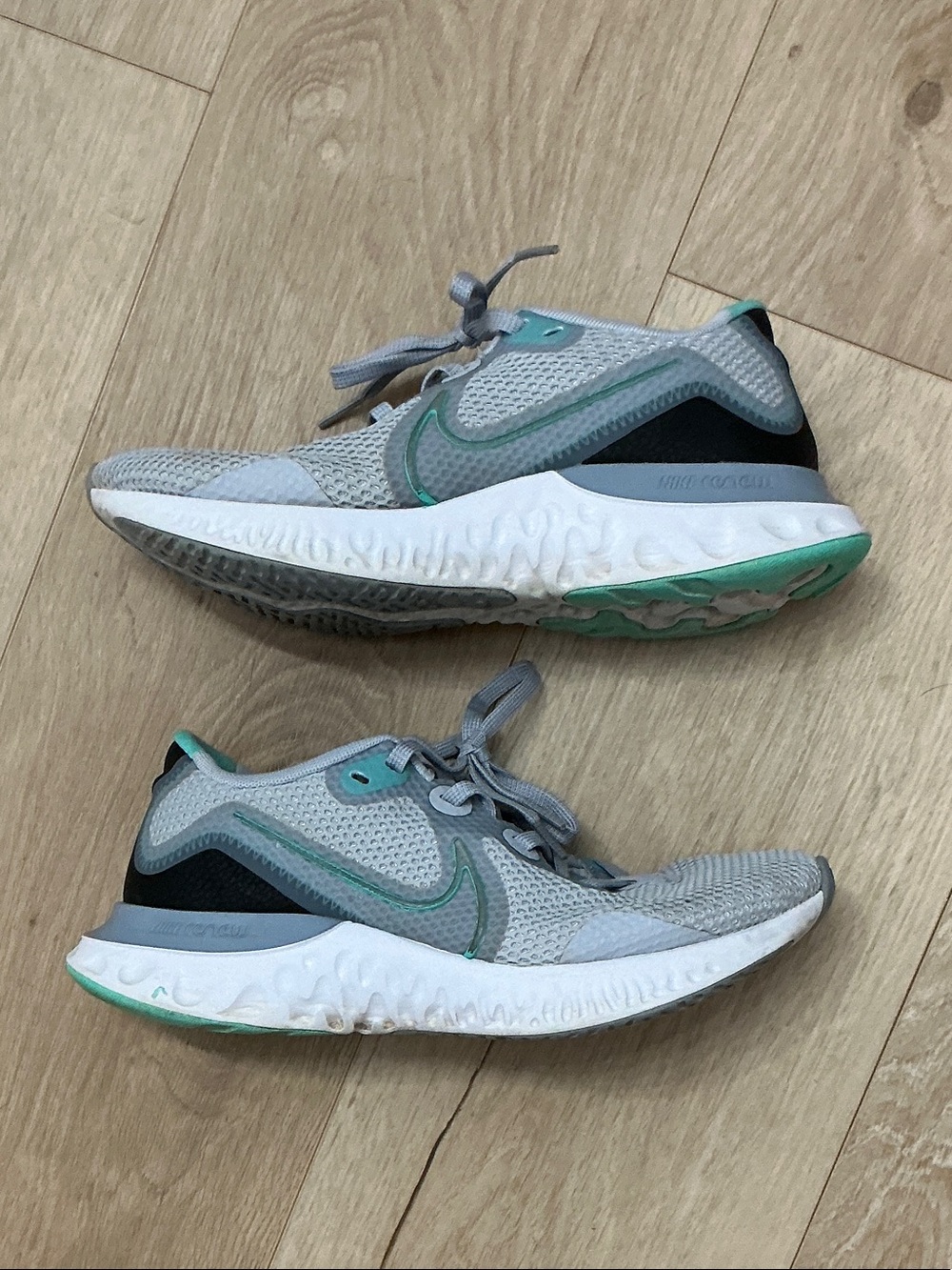 Nike Light Gray and Teal Mesh Running Sneakers - Picture 3 of 5